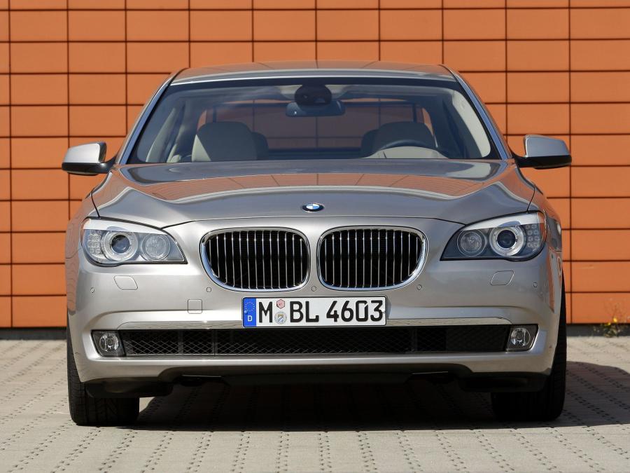  BMW 750Li 2008 года  (фото 5 из 16)